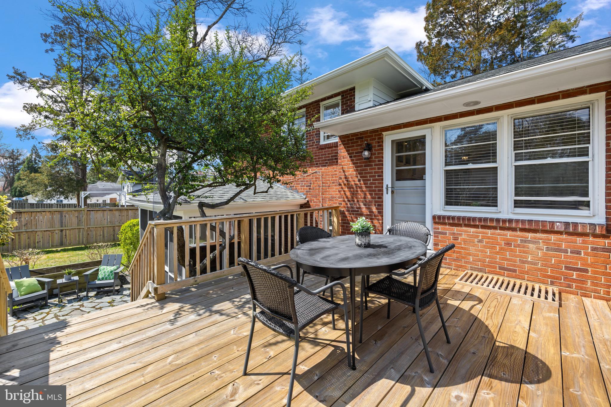8321 Ashwood Dr