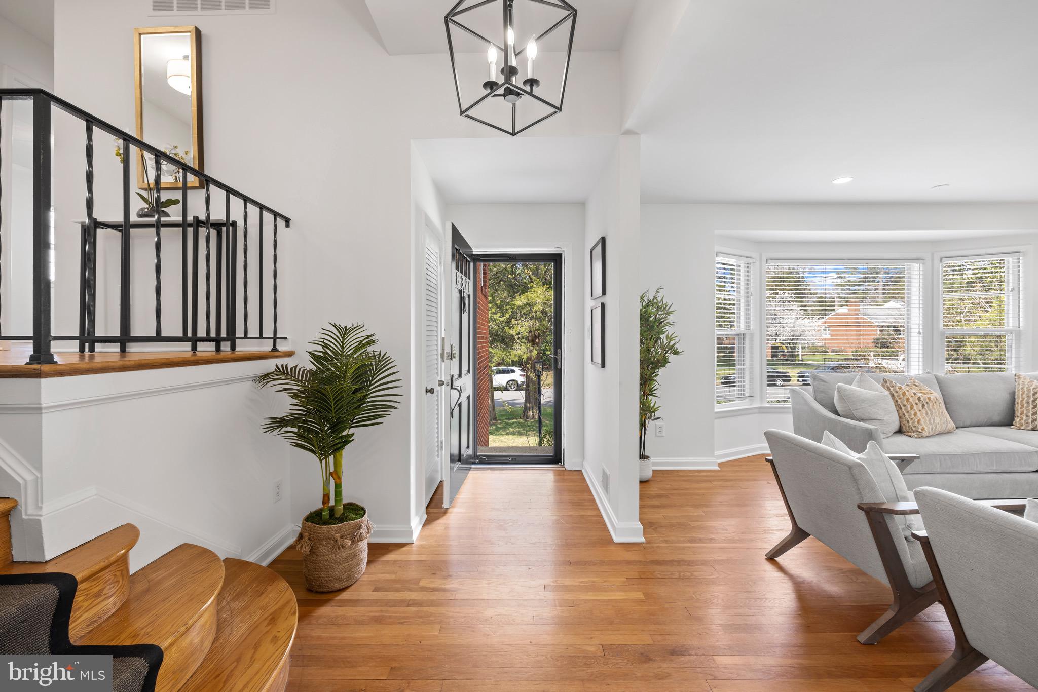8321 Ashwood Dr