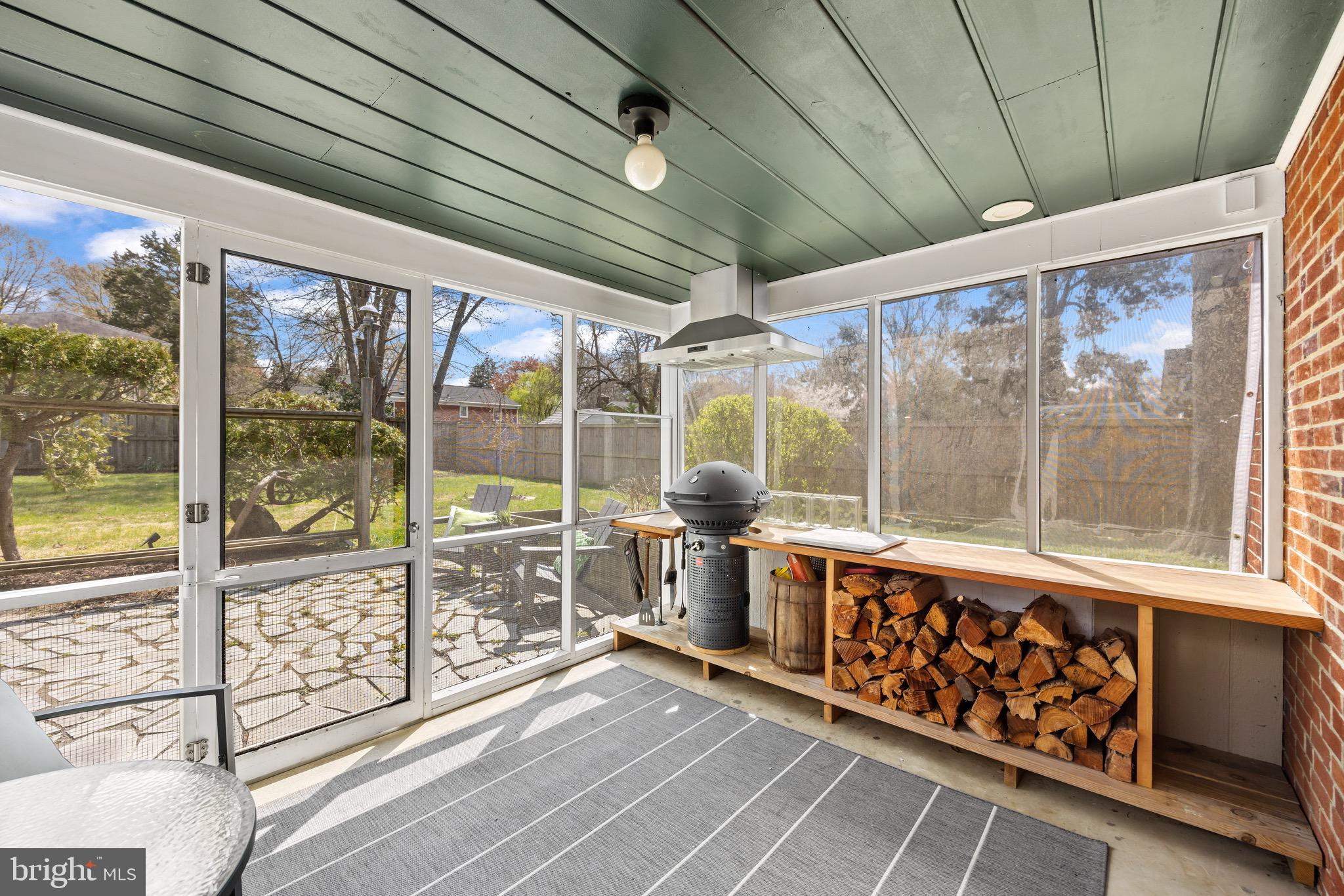 8321 Ashwood Dr