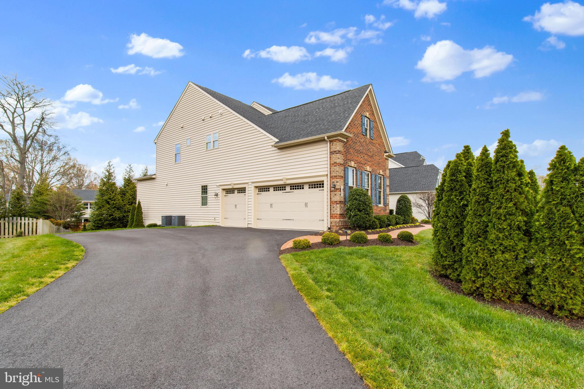 1384 Bishop Crest Ct