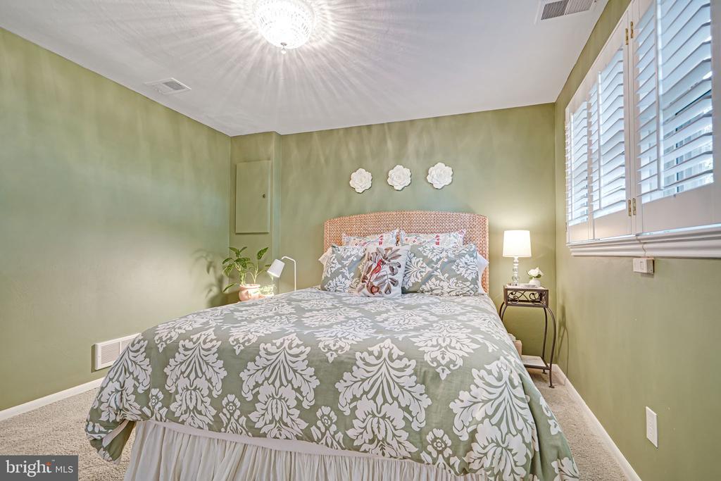 7401 Gatewood Ct
