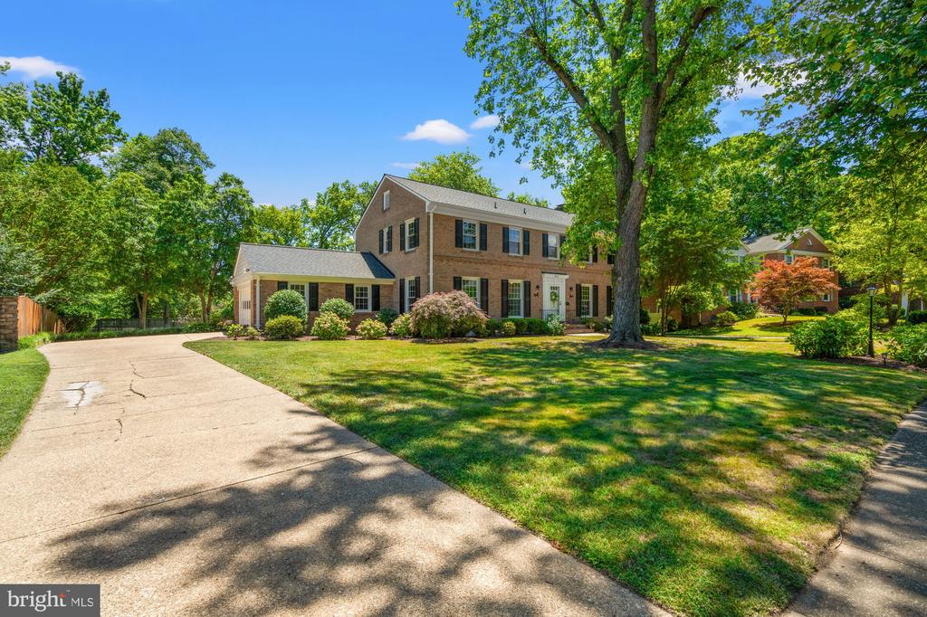 824 Emerald Dr