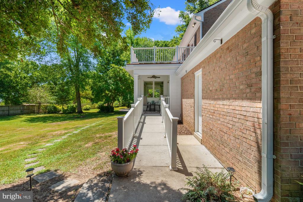 824 Emerald Dr
