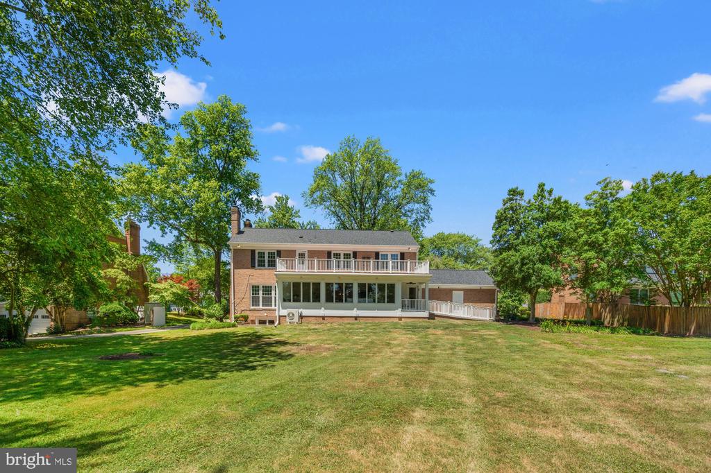 824 Emerald Dr