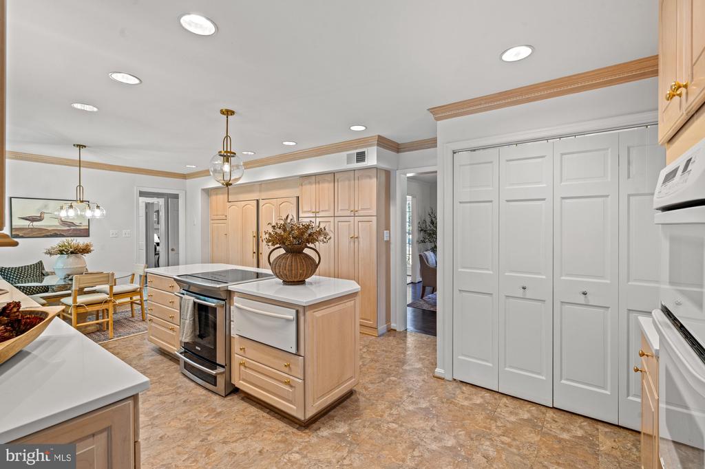 824 Emerald Dr