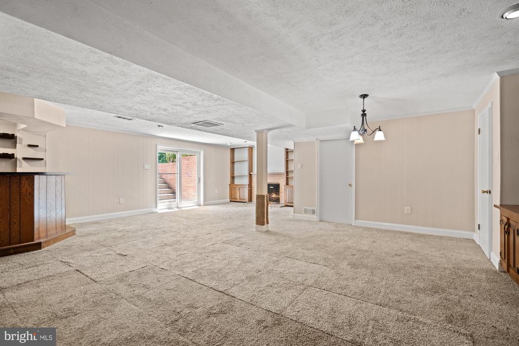 824 Emerald Dr