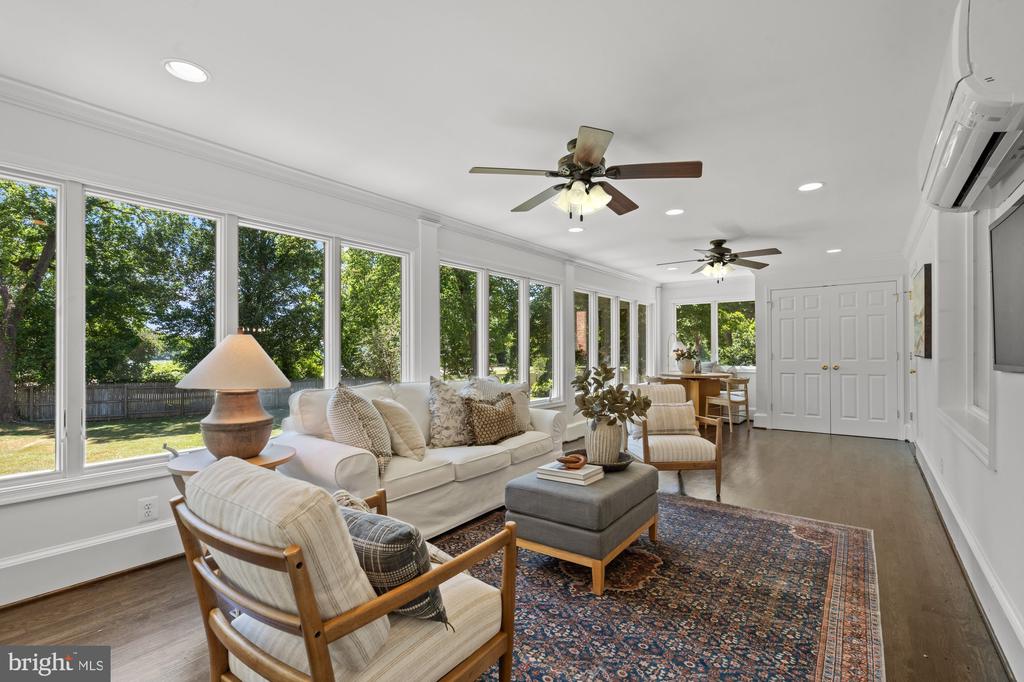 824 Emerald Dr