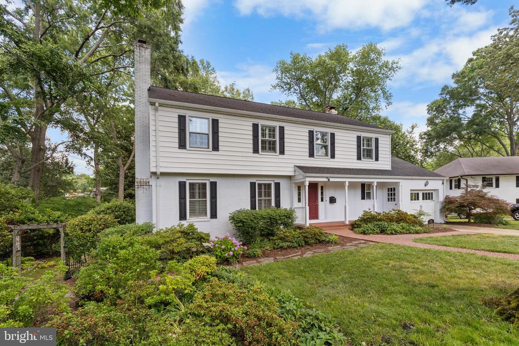 902 Danton Ln