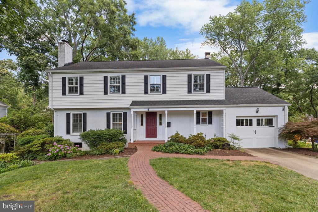 902 Danton Ln