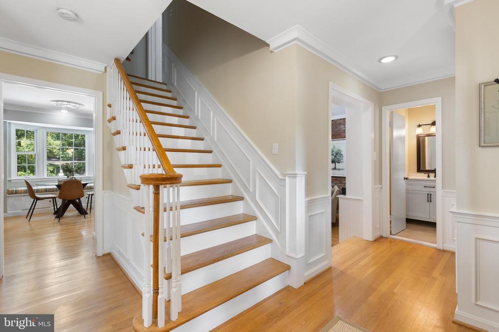 902 Danton Ln