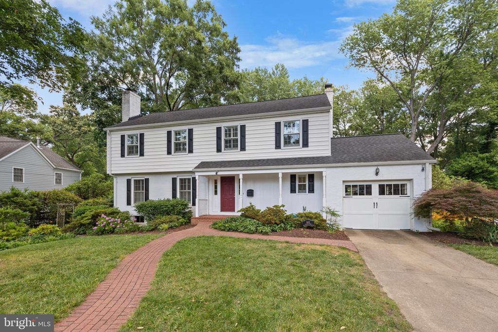 902 Danton Ln