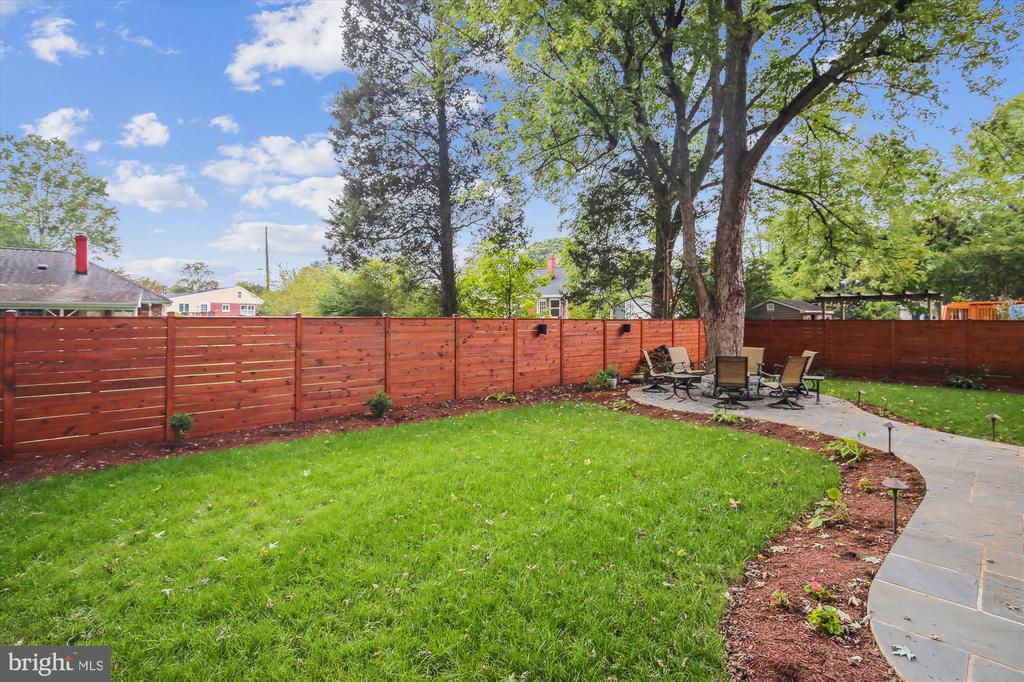 8002 Hamilton Ln