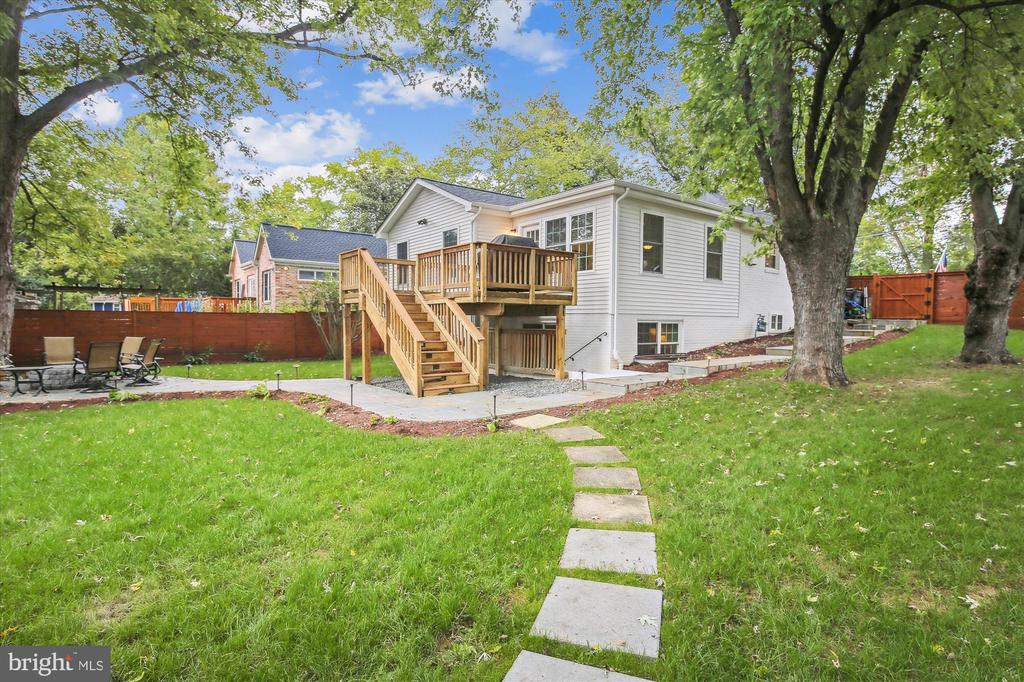 8002 Hamilton Ln