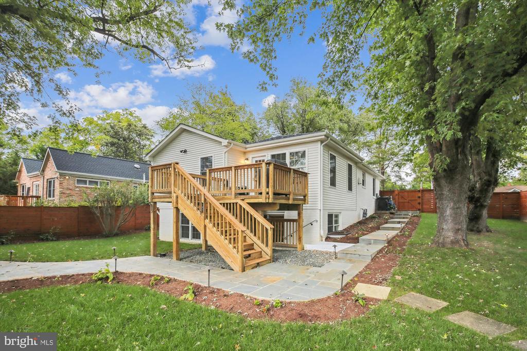 8002 Hamilton Ln
