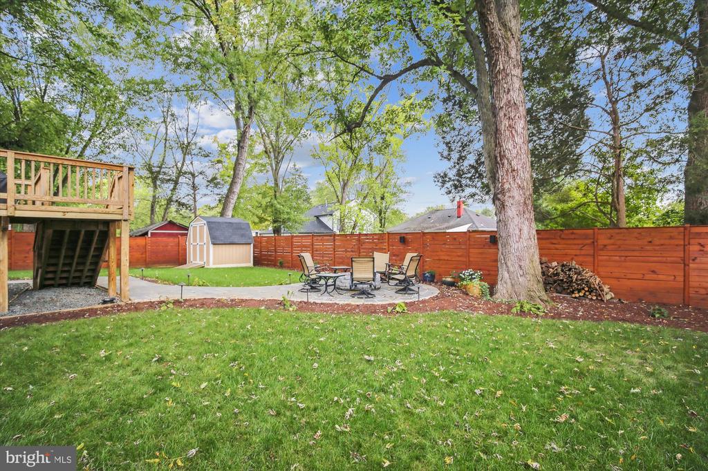 8002 Hamilton Ln