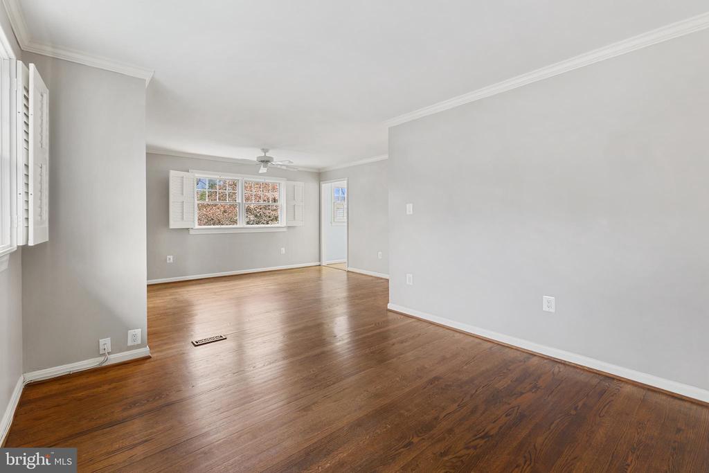 8023 Lynnfield Dr