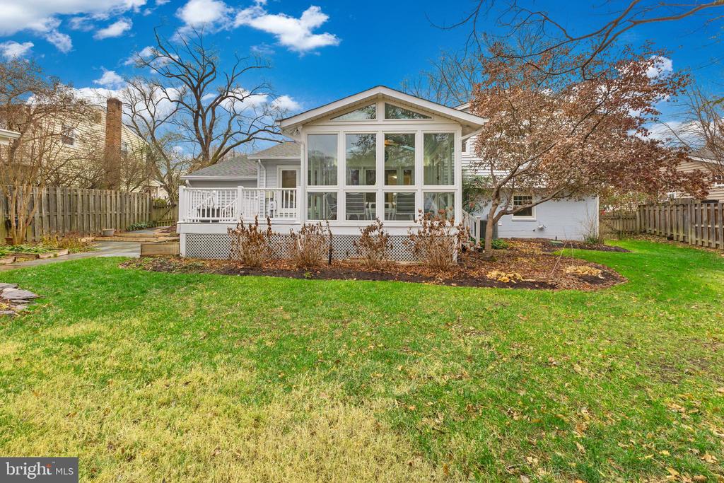 8023 Lynnfield Dr