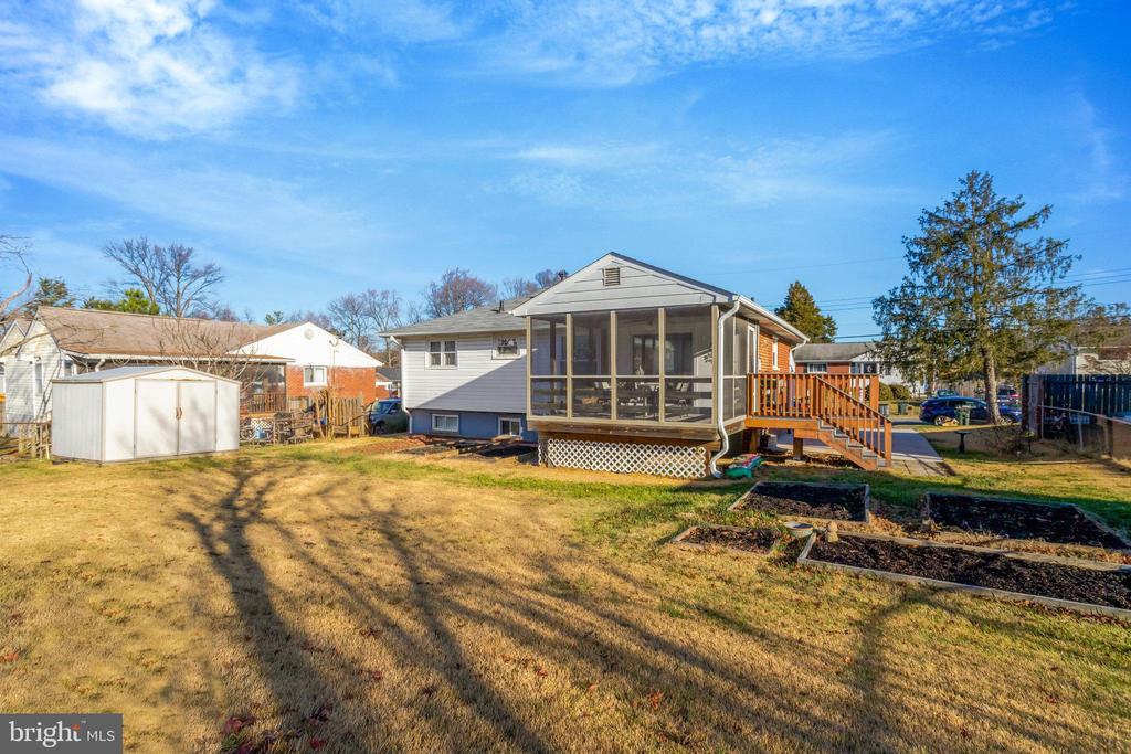 7112 Kerr Dr