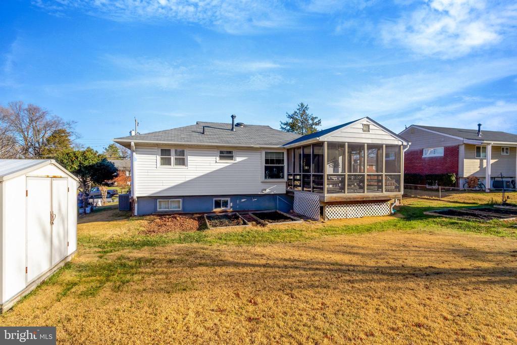 7112 Kerr Dr