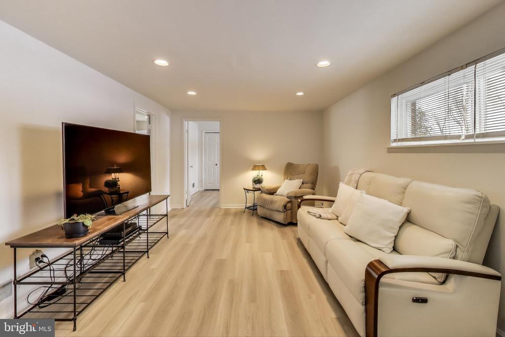 7112 Kerr Dr