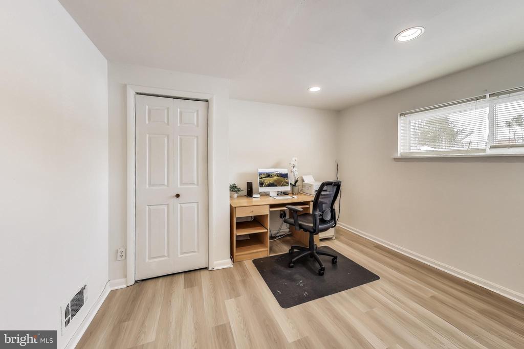 7112 Kerr Dr