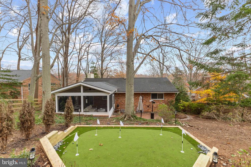 6393 Lakeview Dr