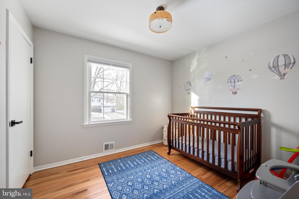 8605 Cyrus Pl