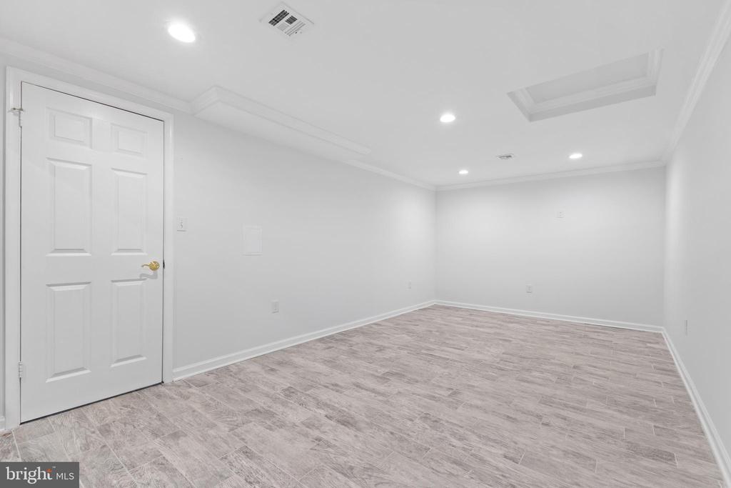 8031 Lynnfield Dr