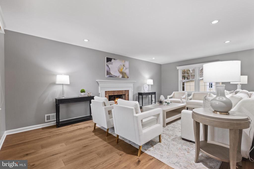 8031 Lynnfield Dr