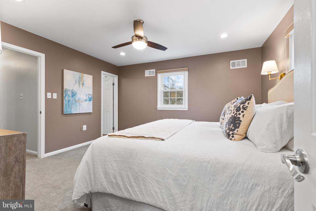 8031 Lynnfield Dr
