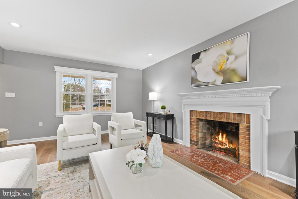 8031 Lynnfield Dr