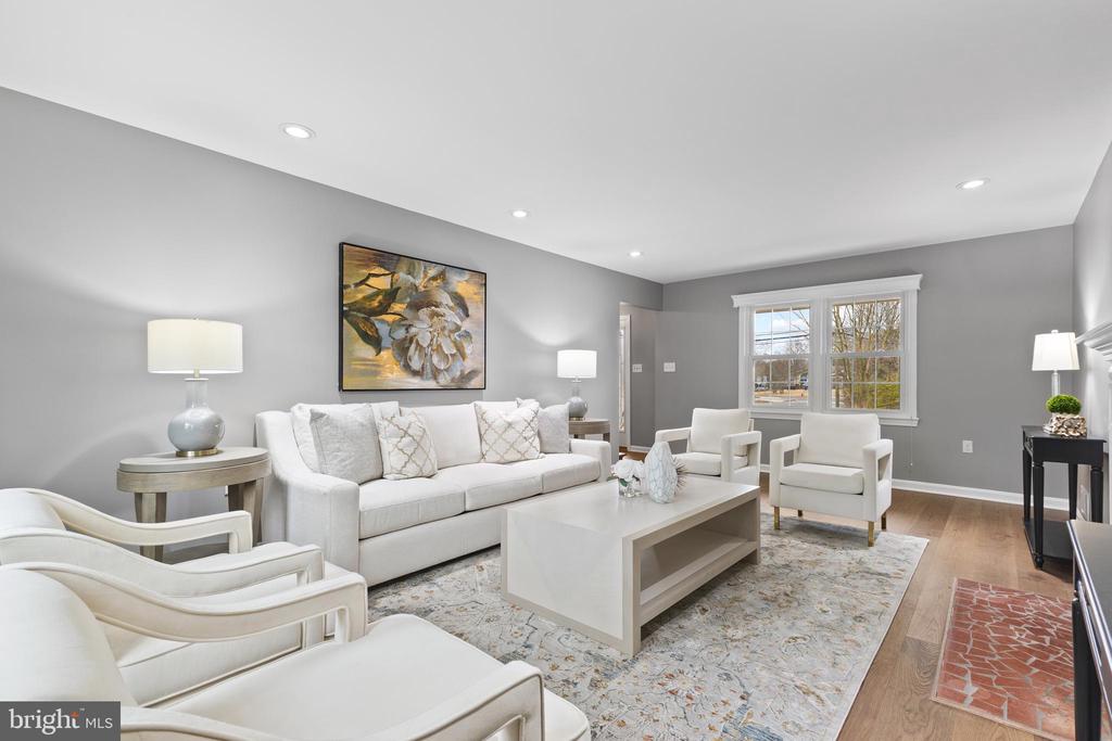 8031 Lynnfield Dr