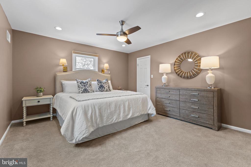8031 Lynnfield Dr