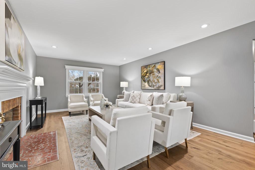 8031 Lynnfield Dr