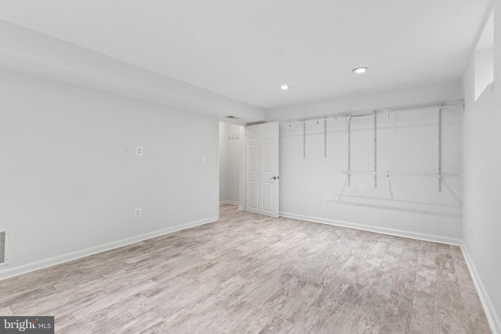 8031 Lynnfield Dr