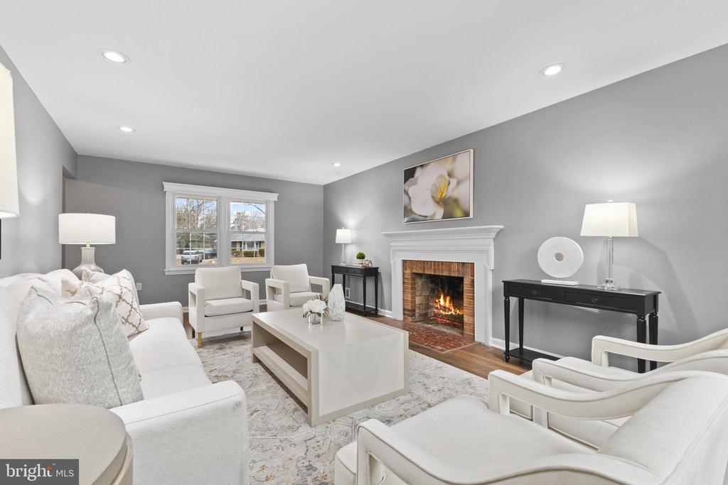 8031 Lynnfield Dr