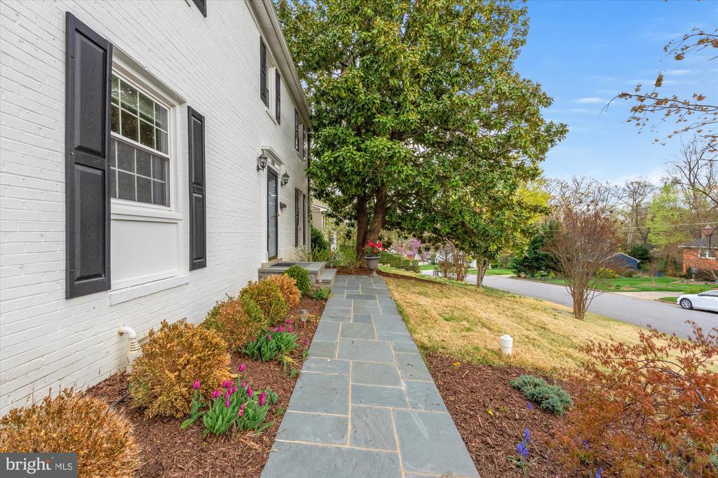830 Neal Dr