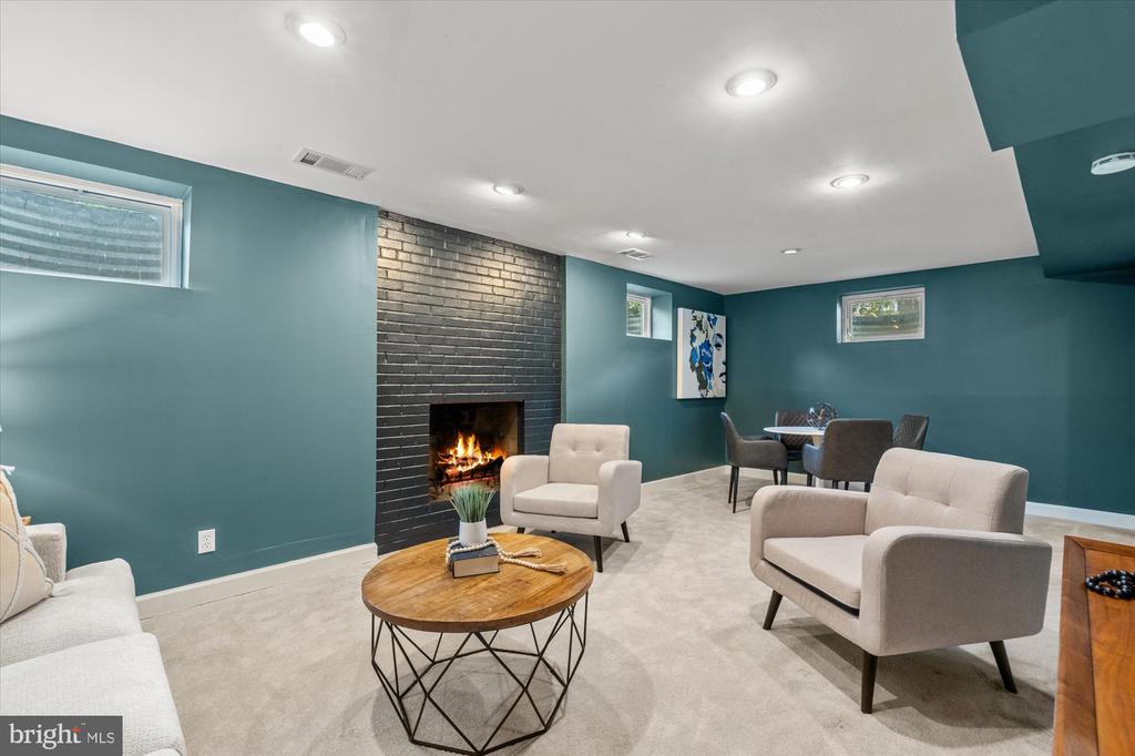 830 Neal Dr