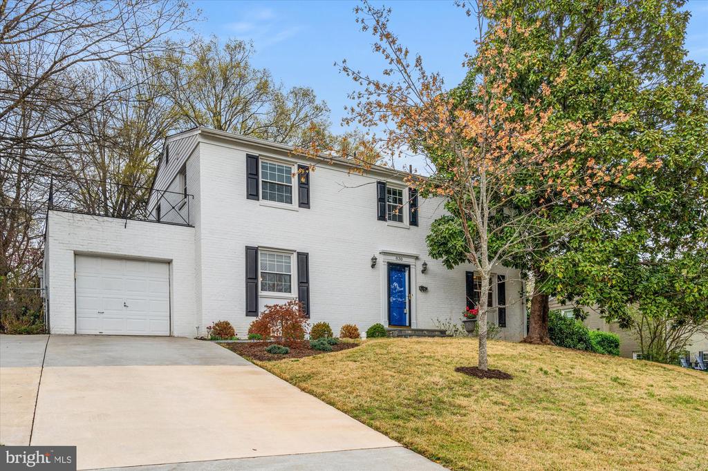 830 Neal Dr