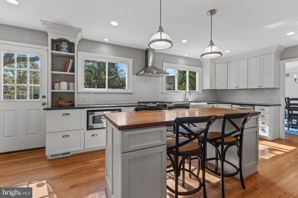 3719 Carriage House Ct