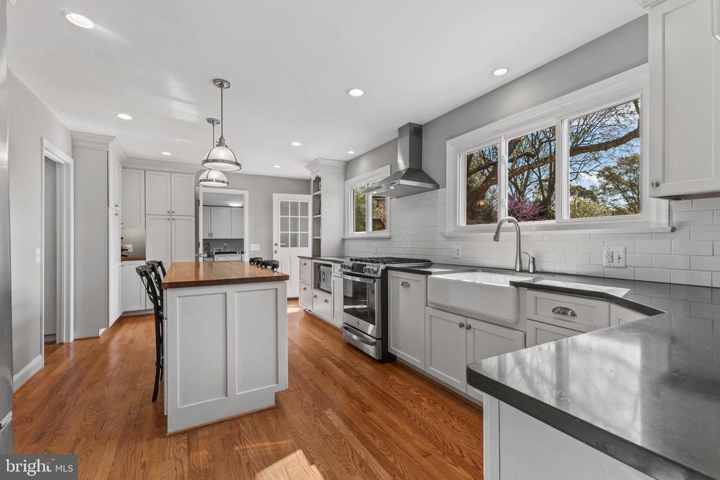 3719 Carriage House Ct