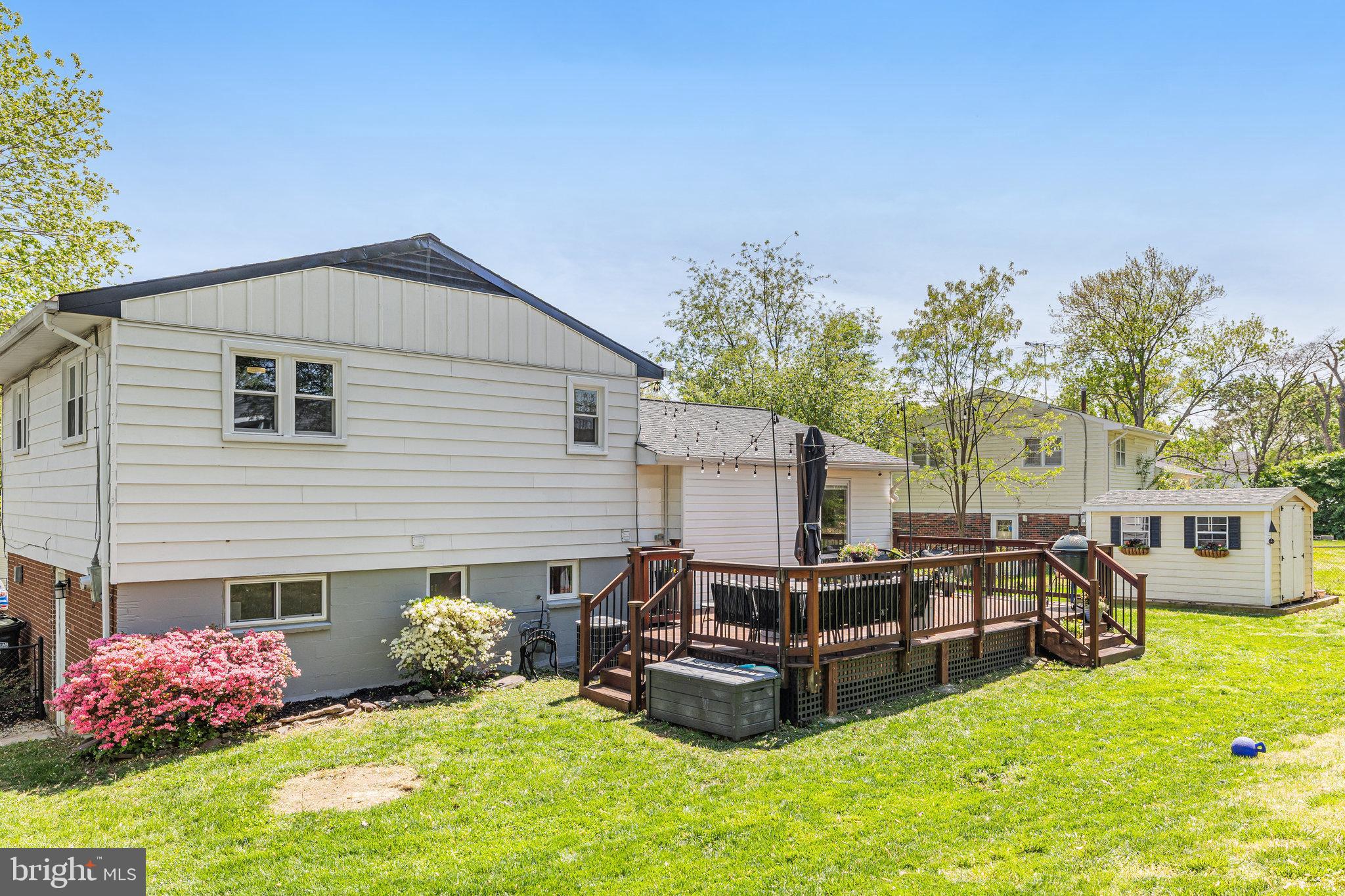 6122 Squire Ln