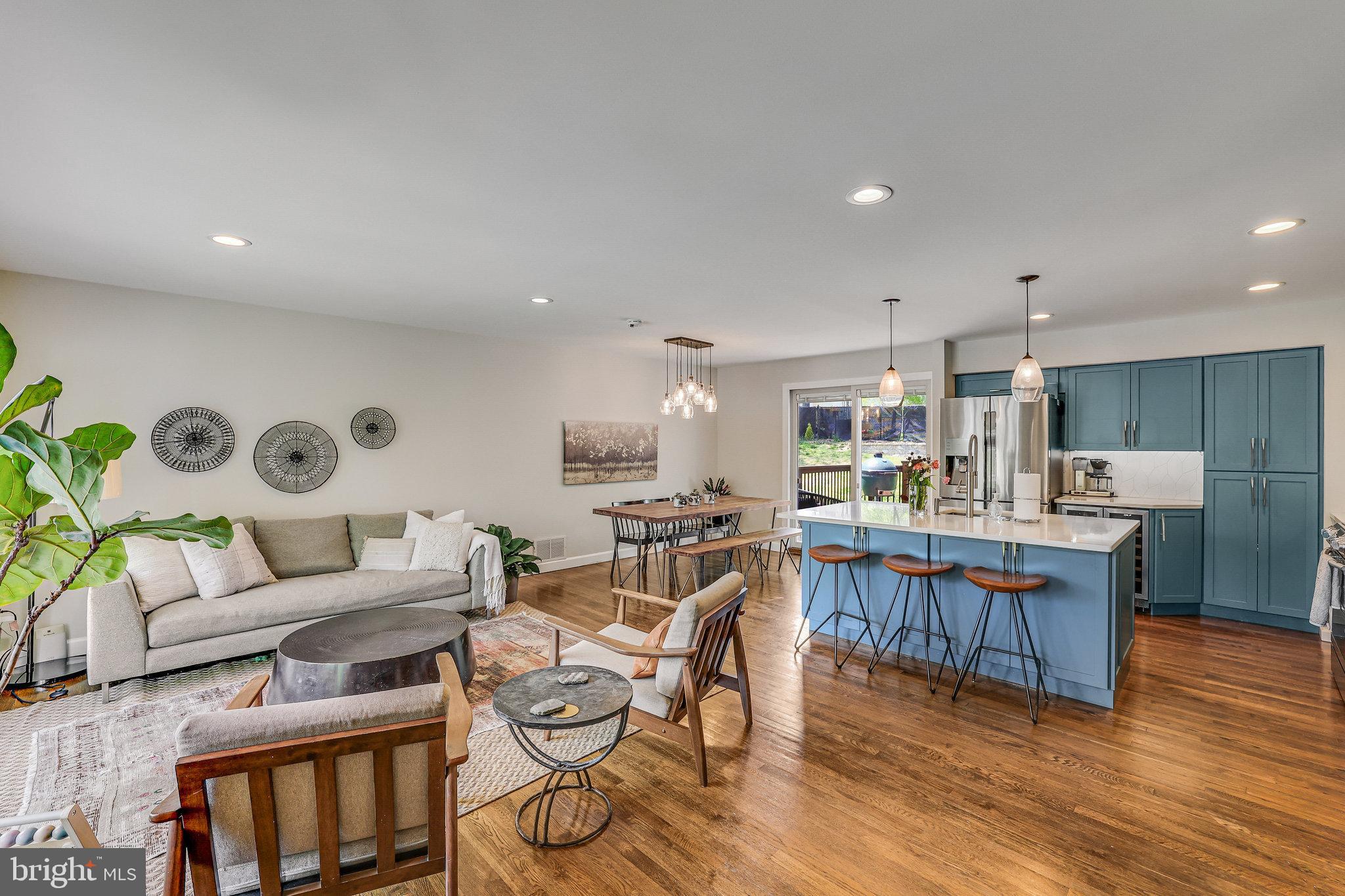 6122 Squire Ln