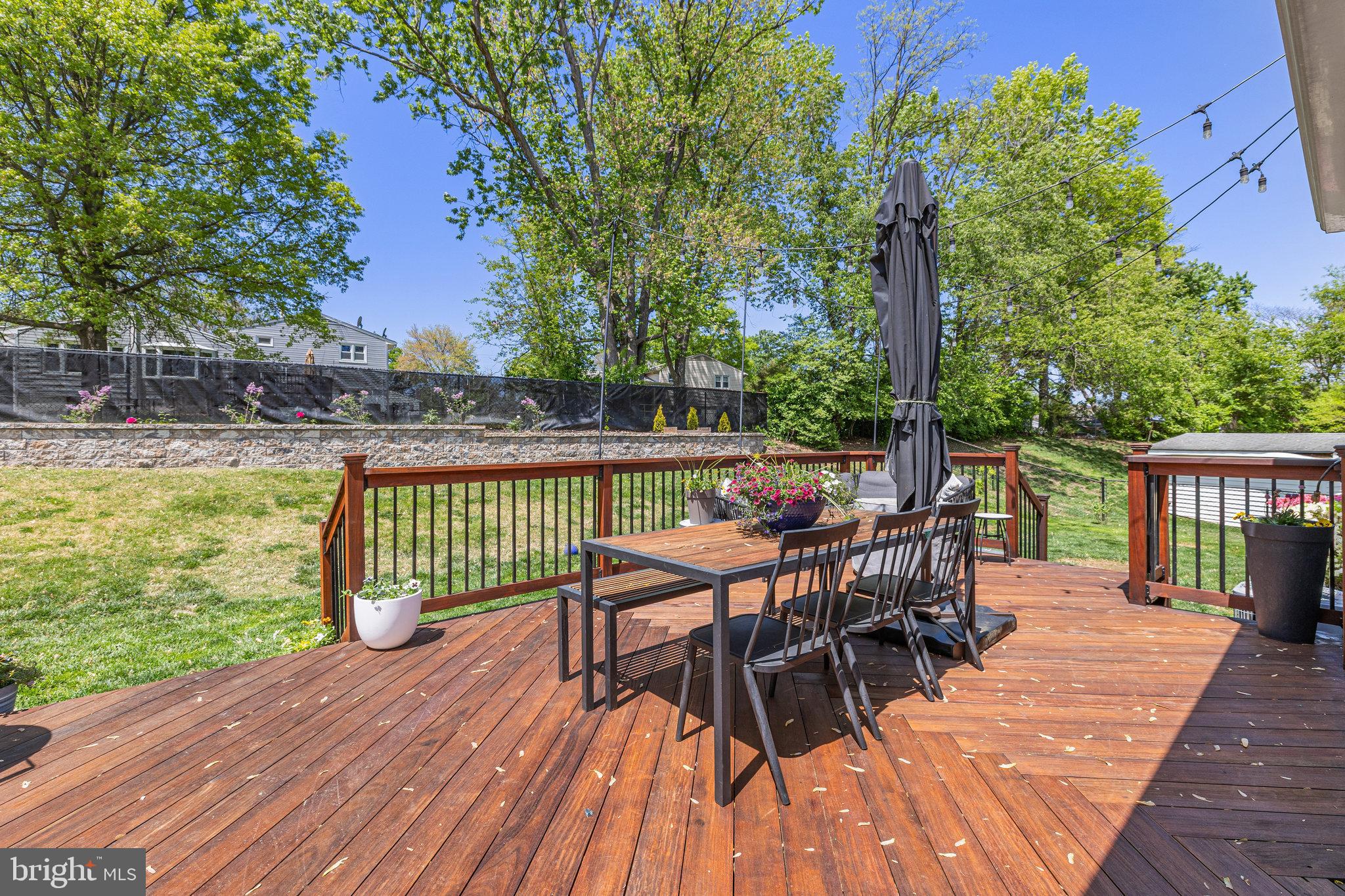 6122 Squire Ln