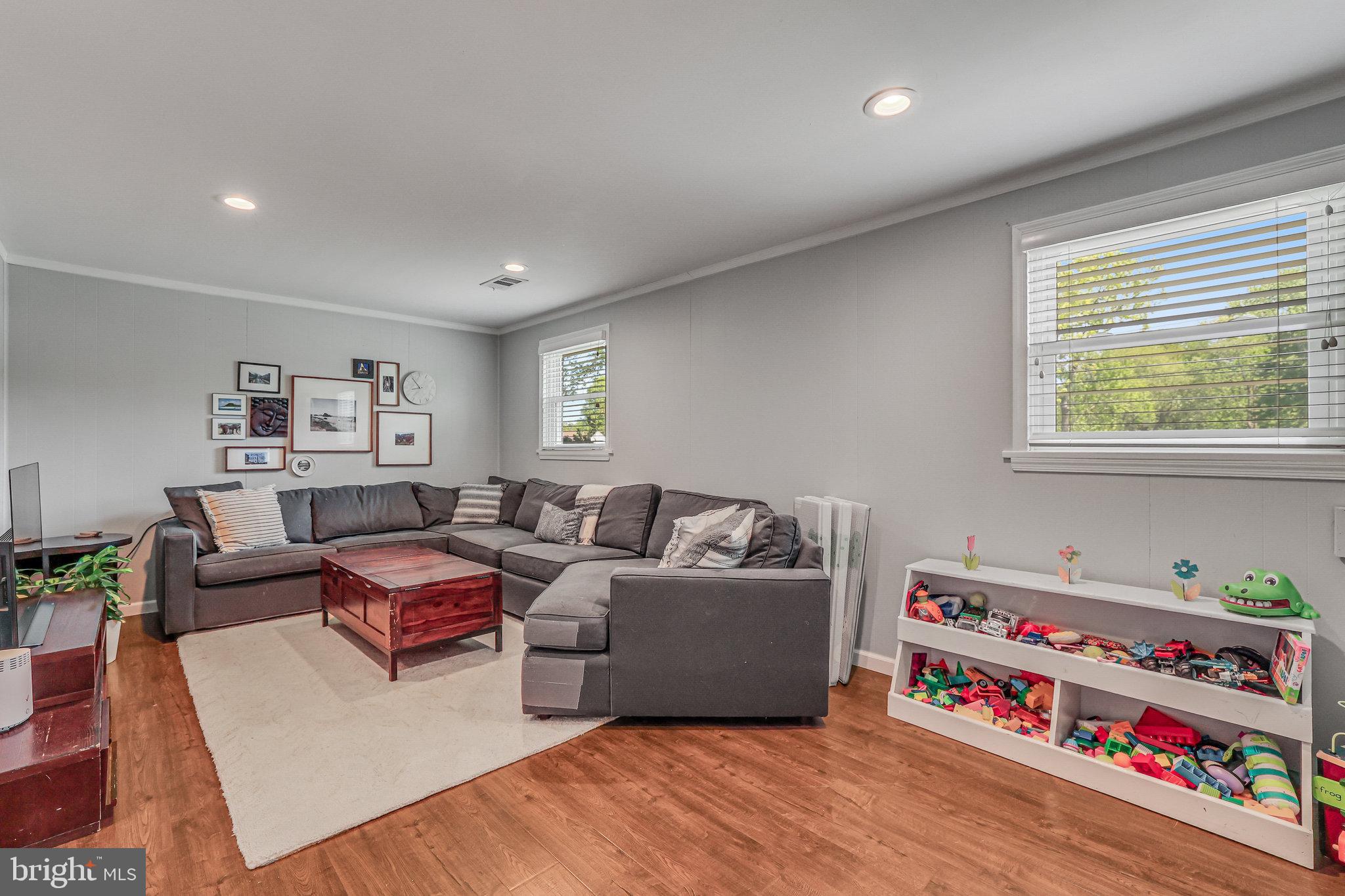6122 Squire Ln
