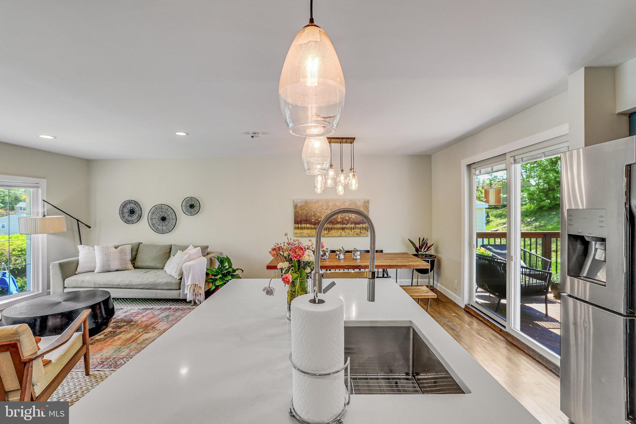 6122 Squire Ln