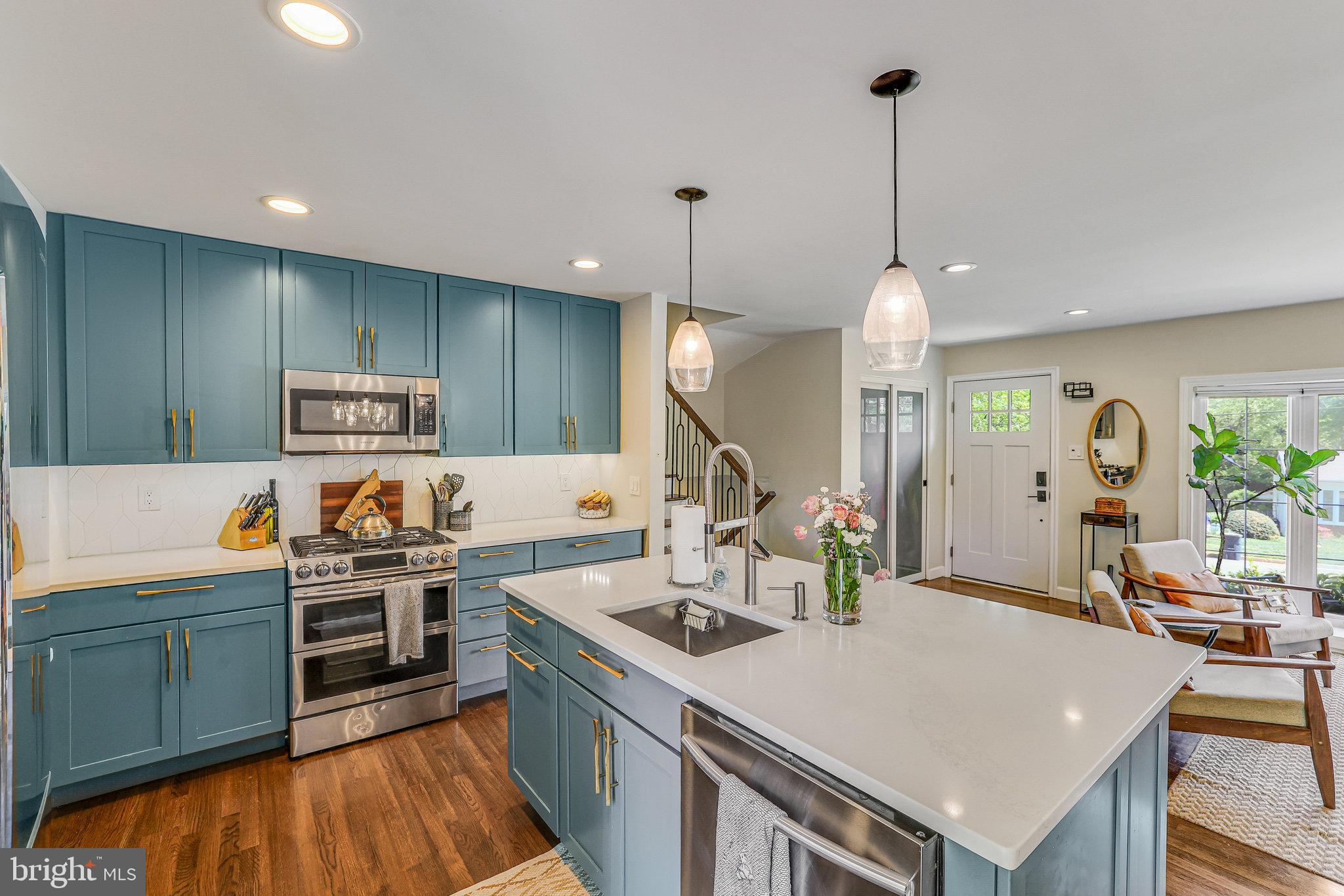 6122 Squire Ln
