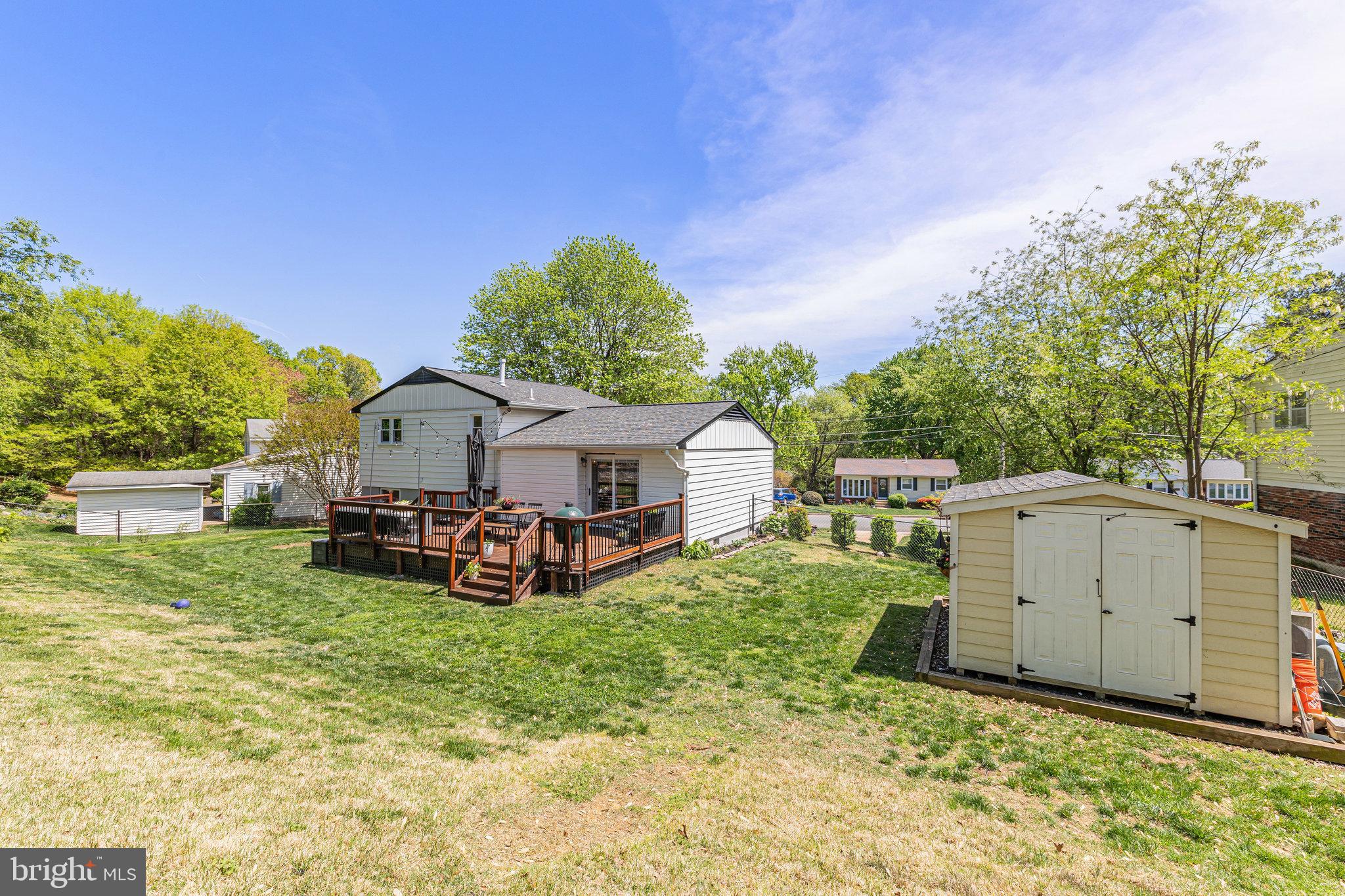 6122 Squire Ln