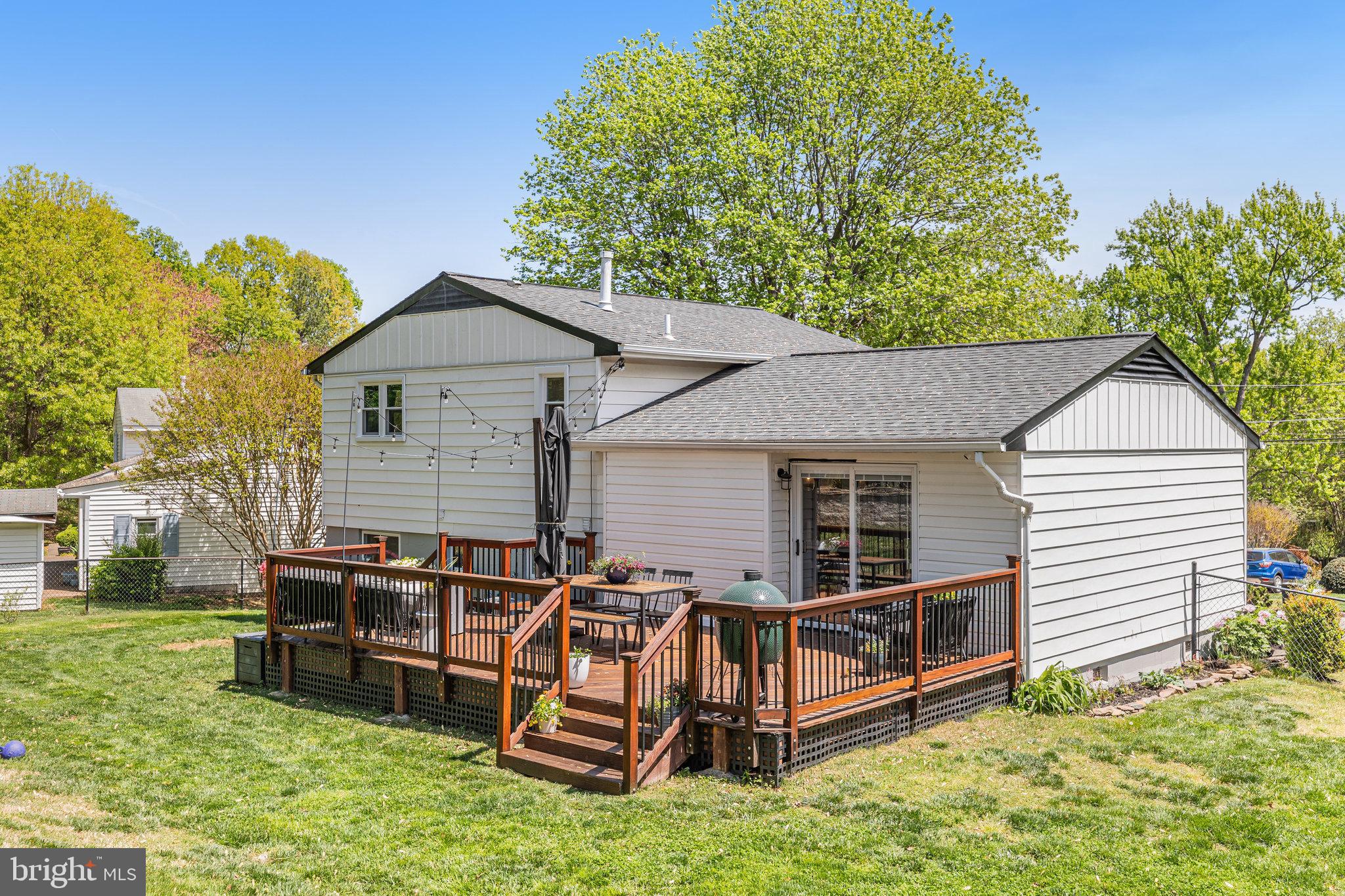 6122 Squire Ln