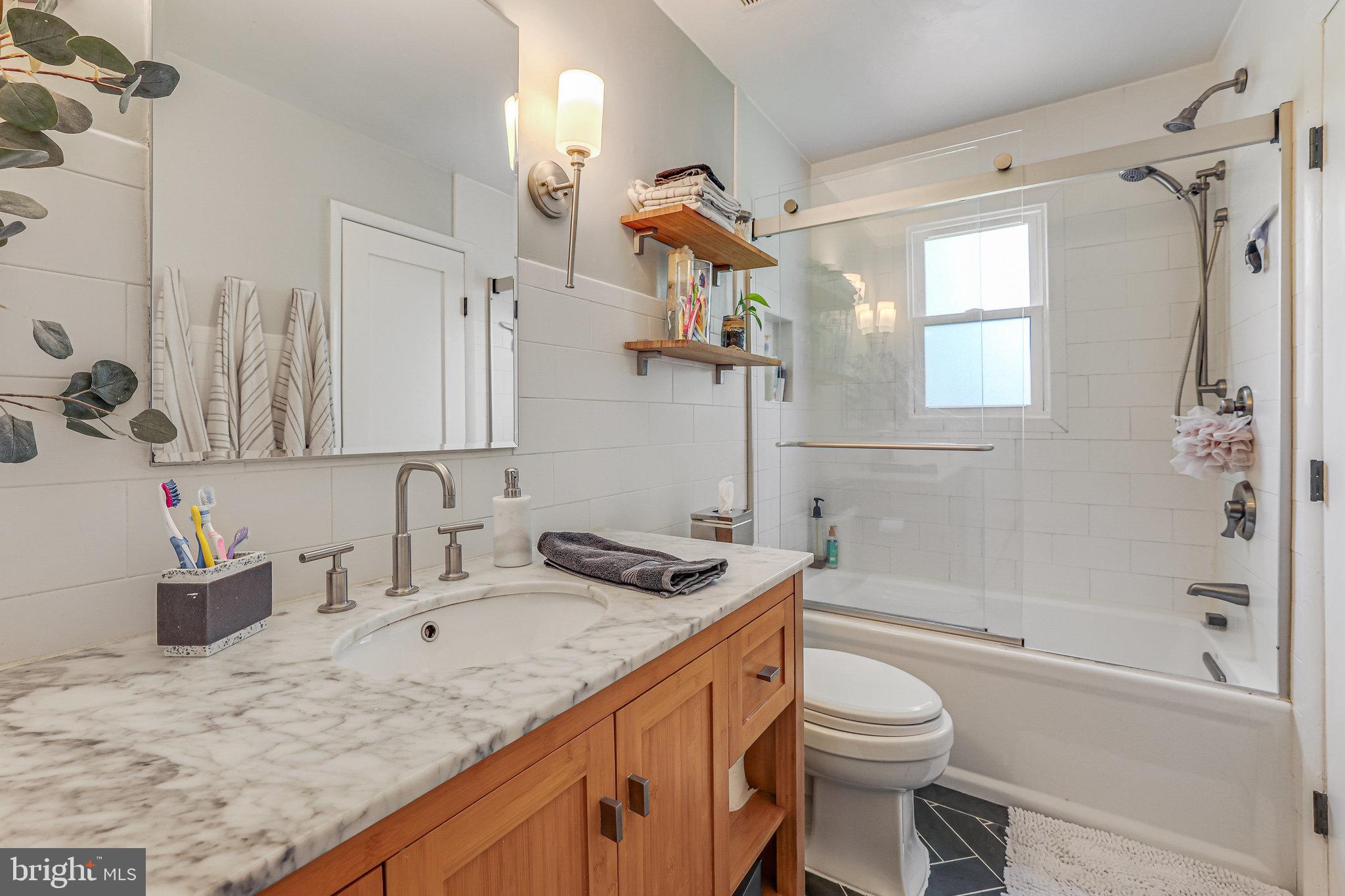 6122 Squire Ln